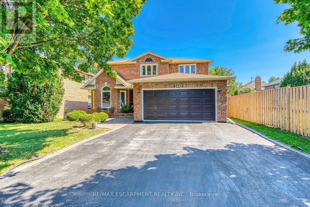 2442 Wynten Way, Oakville (cv Clearview)