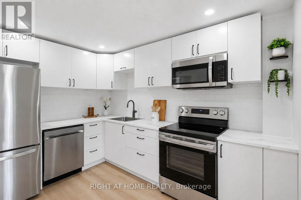 3 - 7874 Jeanne D'arc Boulevard, Ottawa