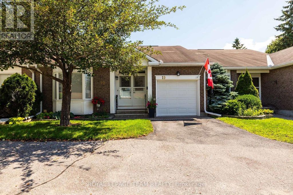 19 Pine Needles Court, Ottawa