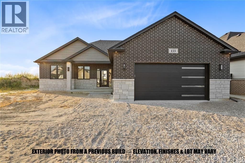 43 Bloomington Way, Chatham