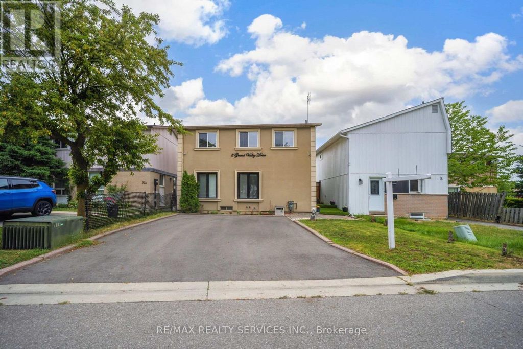 3 Grand Valley Drive, Brampton (northgate)