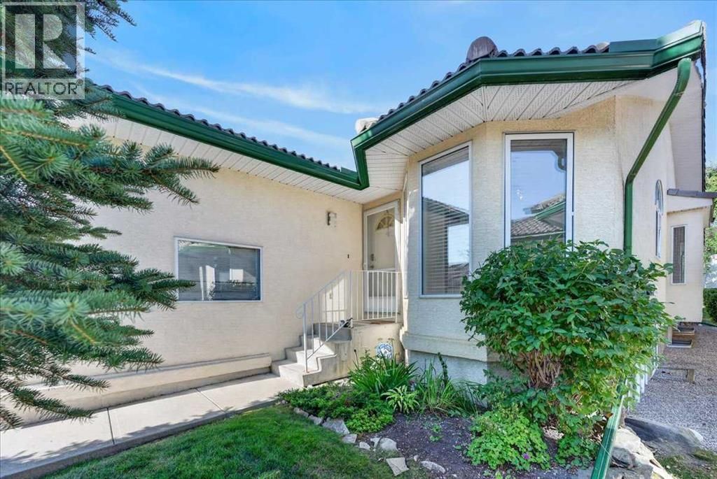 21 Strathearn Gardens Sw, Calgary