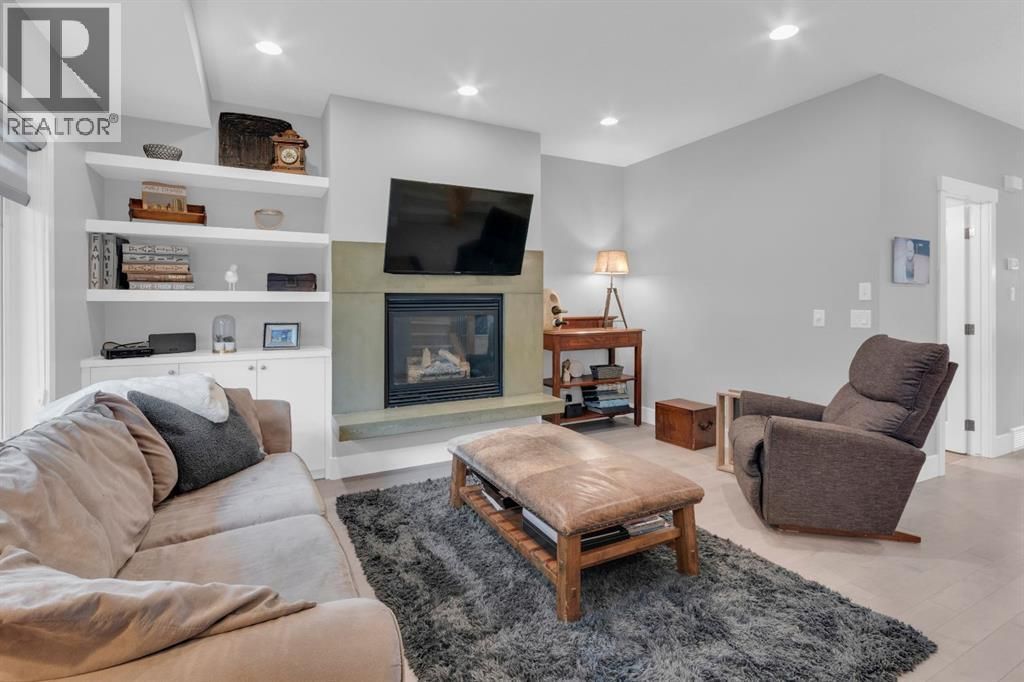 4616 82 Street Nw, Calgary