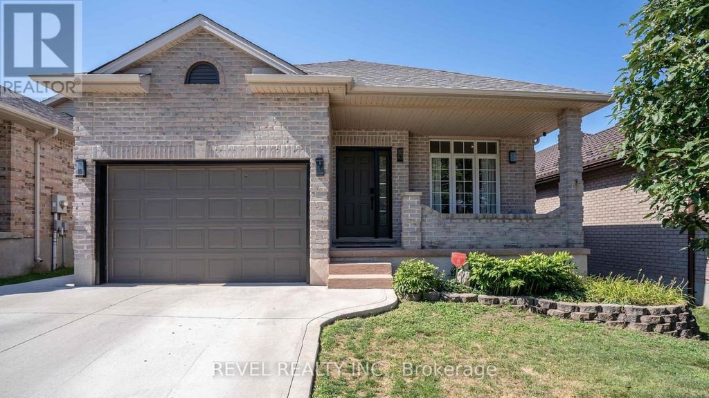 857 Cresthaven Crescent, London South (south L)