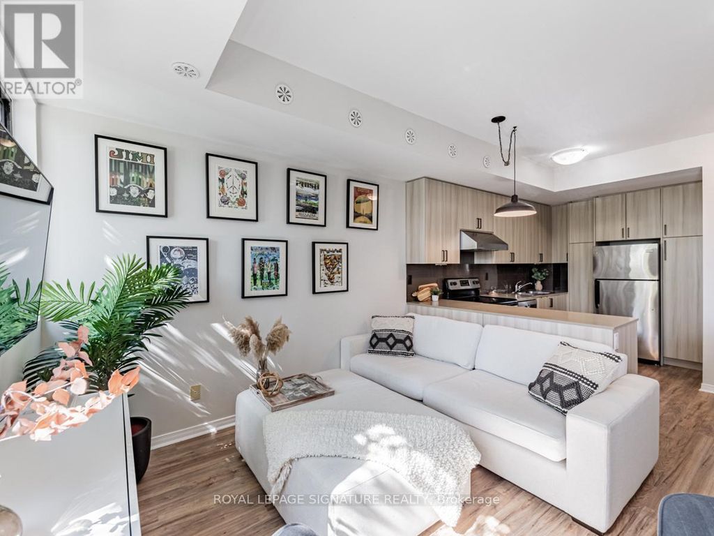 60 - 68 Winston Park Boulevard, Toronto (downsview-Roding-Cfb)
