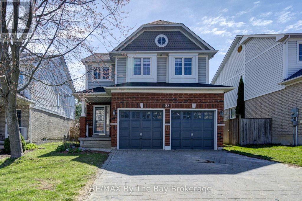 88 Wesley Avenue, Wasaga Beach