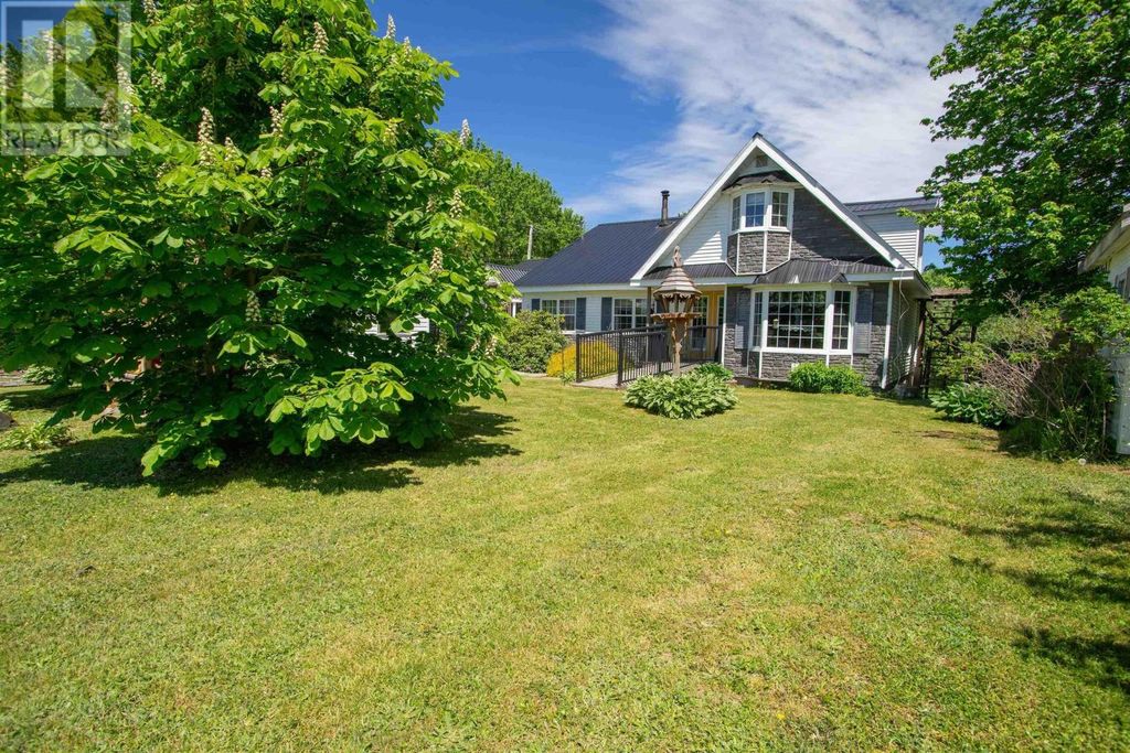 6536 Highway 340, Weymouth