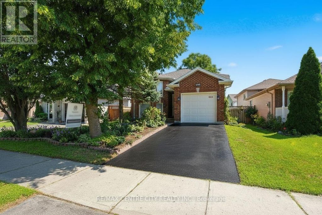 825 Railton Avenue, London East (east I)