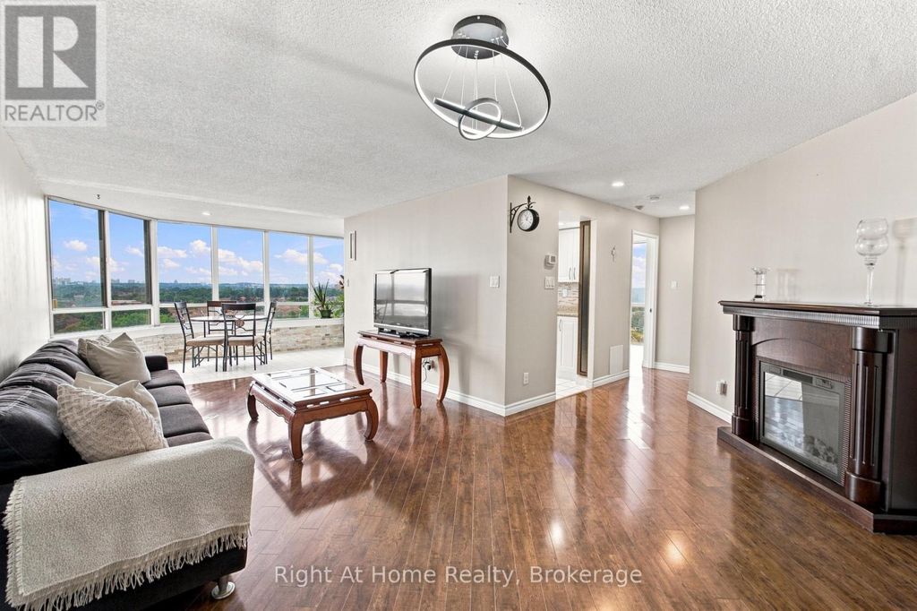 1215 - 11753 Sheppard Avenue E, Toronto (rouge)