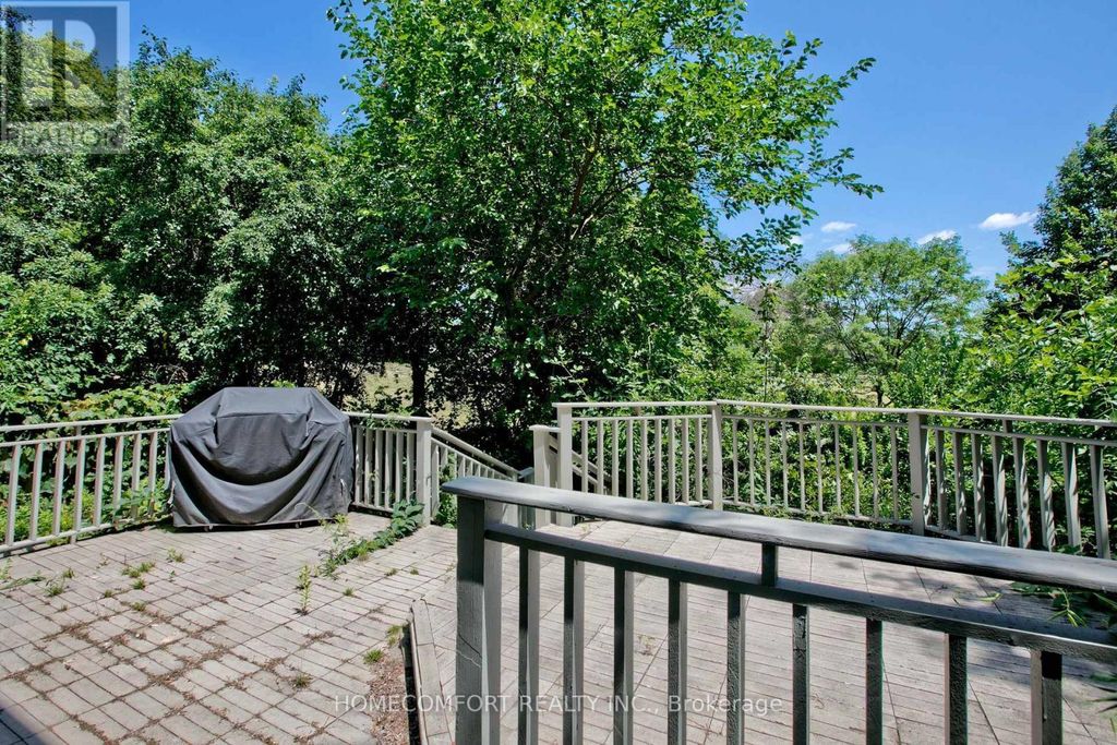 17 Bramble Drive, Toronto (banbury-Don Mills)