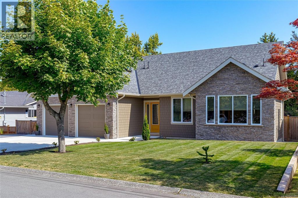 2104 Colinwood Rd, Sidney