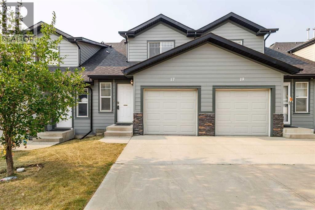 17 Panatella Villas Nw, Calgary