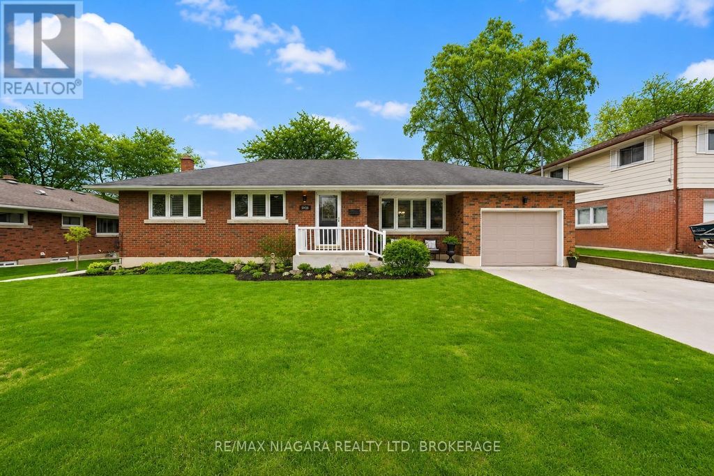 5938 Stevens Street, Niagara Falls (cherrywood)