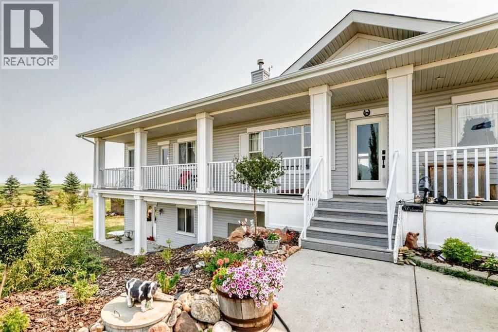 320016 402 Avenue E, Rural Foothills County