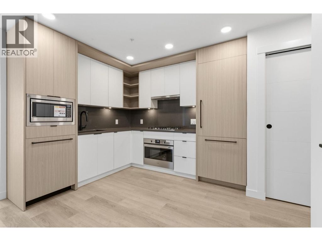 403 2268 E Broadway, Vancouver