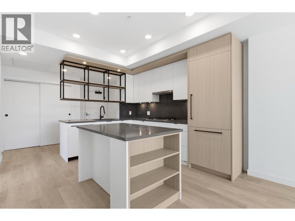 302 2268 E Broadway, Vancouver