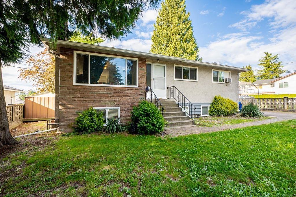 11191 90 Avenue, Surrey
