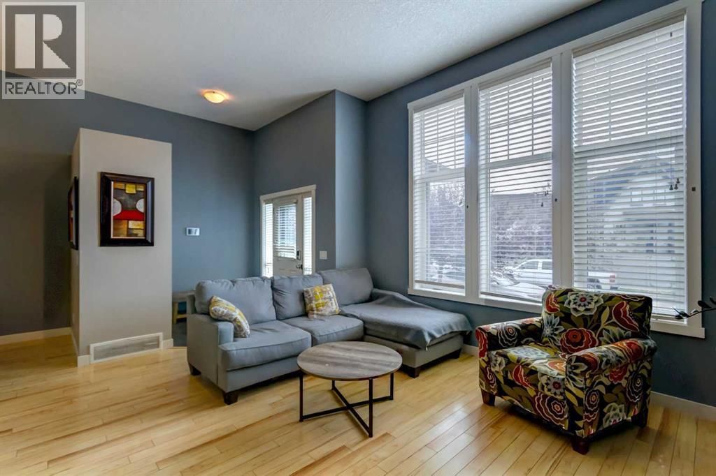 6 Elgin Meadows Road Se, Calgary