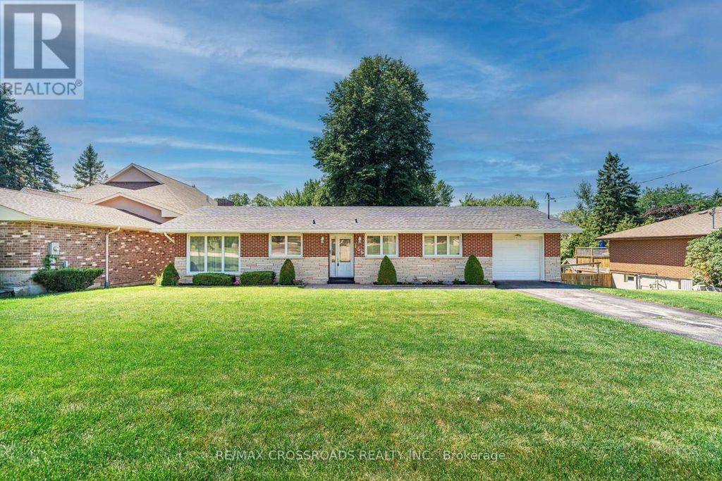 166 Elizabeth Crescent N, Whitby (blue Grass Meadows)