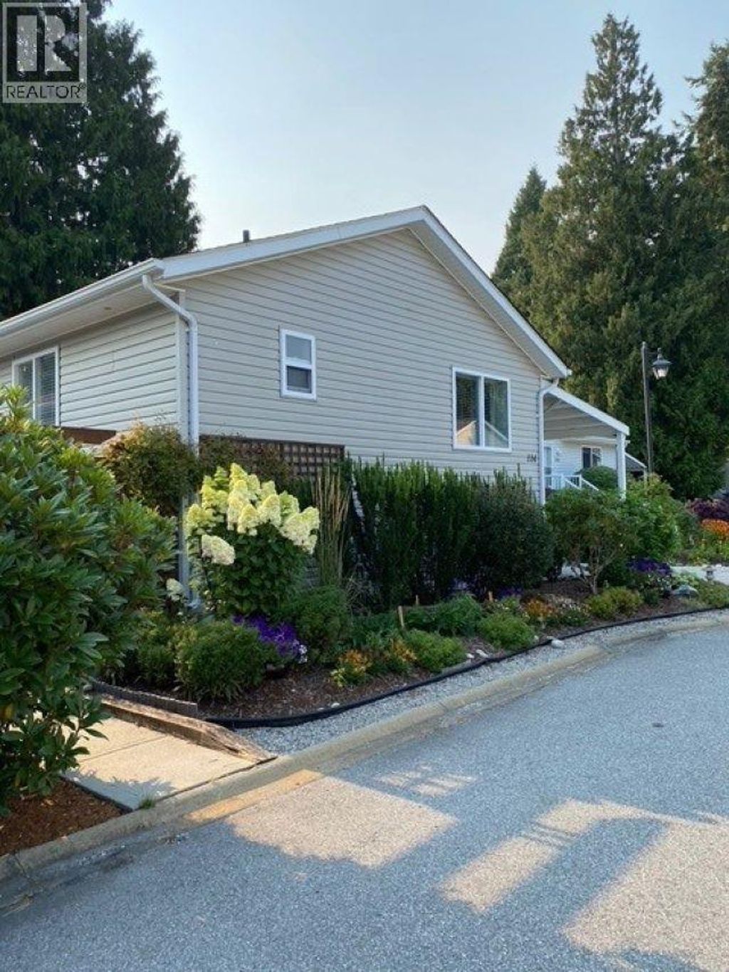 114 4510 Sunshine Coast Highway, Sechelt