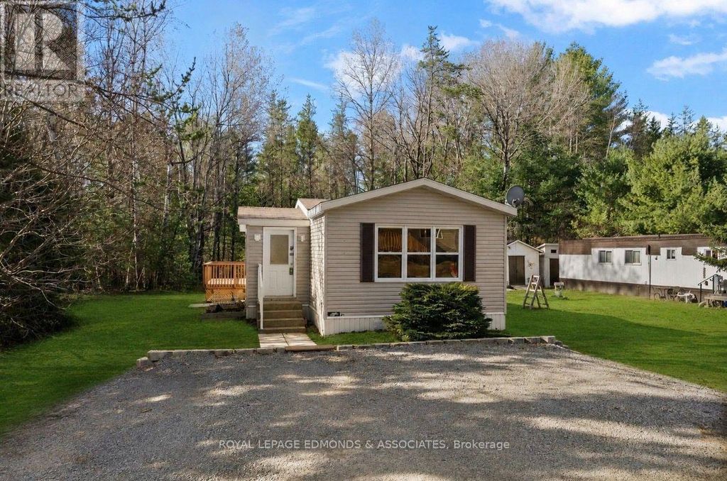 5 Hunters Run Lane, Laurentian Hills