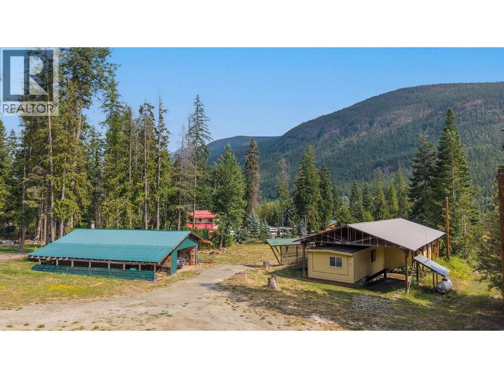 4717 Goat River North Road, Arrow Creek
