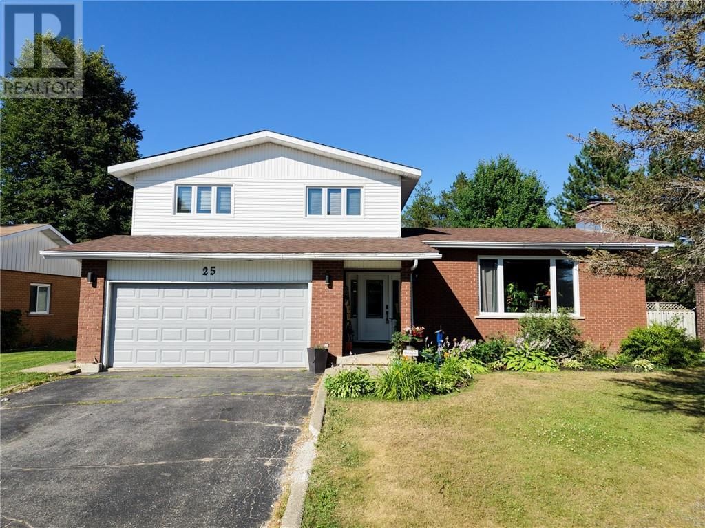 25 Goodman Avenue, Espanola