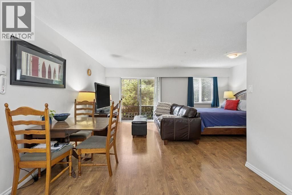 106 36 E 14th Avenue, Vancouver
