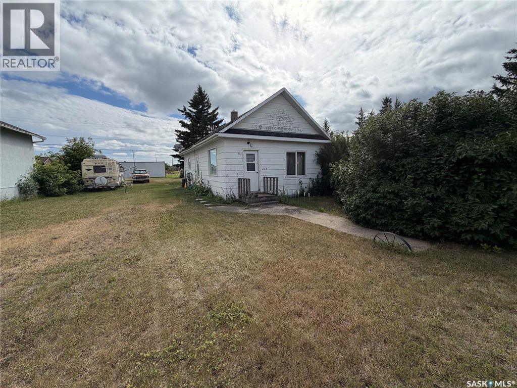 277 2nd Avenue W, Melville