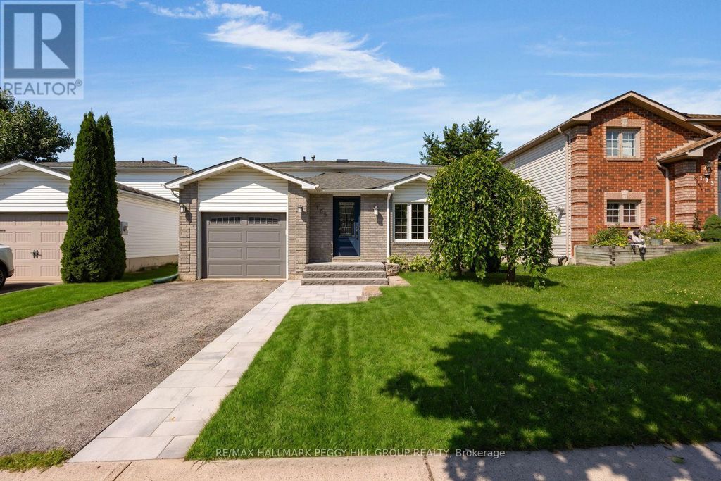 105 Columbia Road, Barrie (holly)