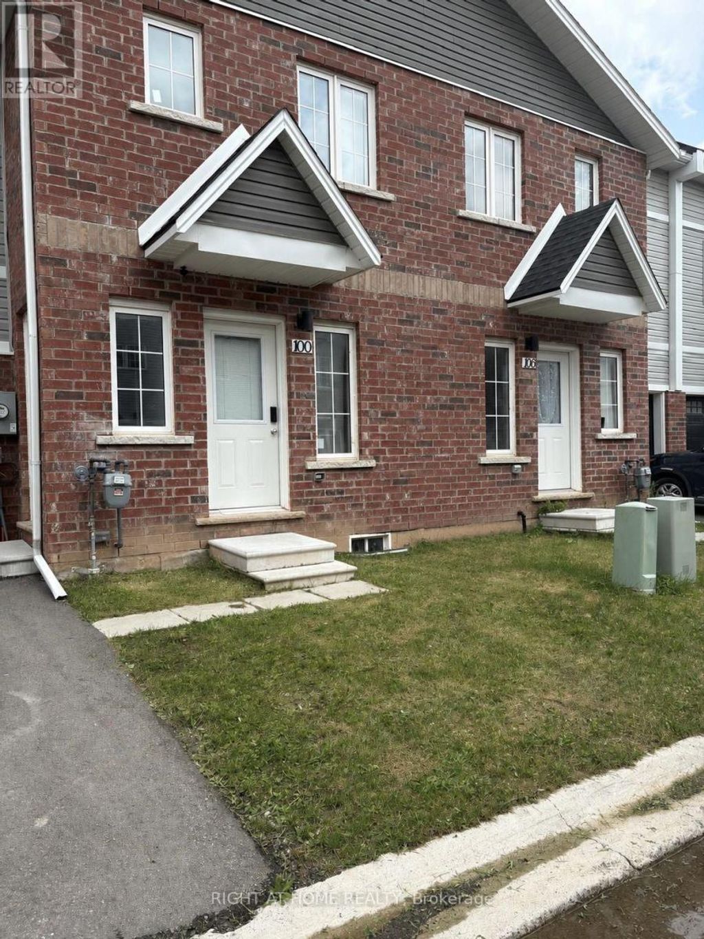 32 - 100 Highriver Trail, Welland (broadway)