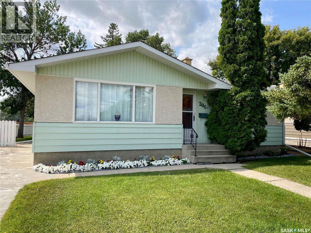 206 Mcintosh Street N, Regina