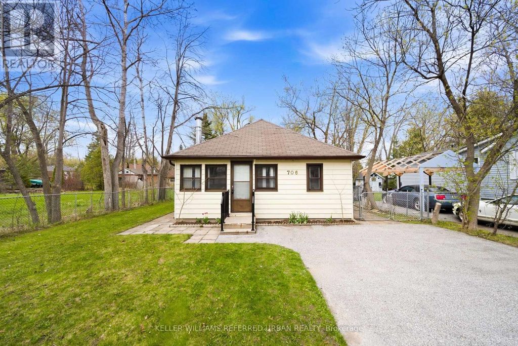 706 Chestnut Street, Innisfil