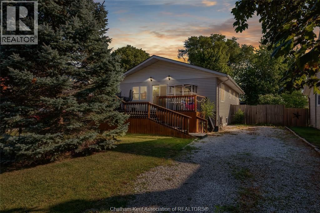 104 Erie Street South, Merlin