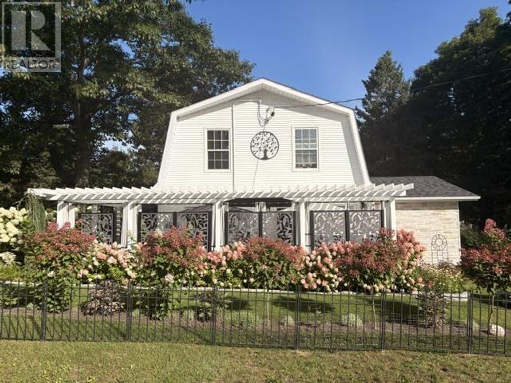 3044 East St, Hilton Beach