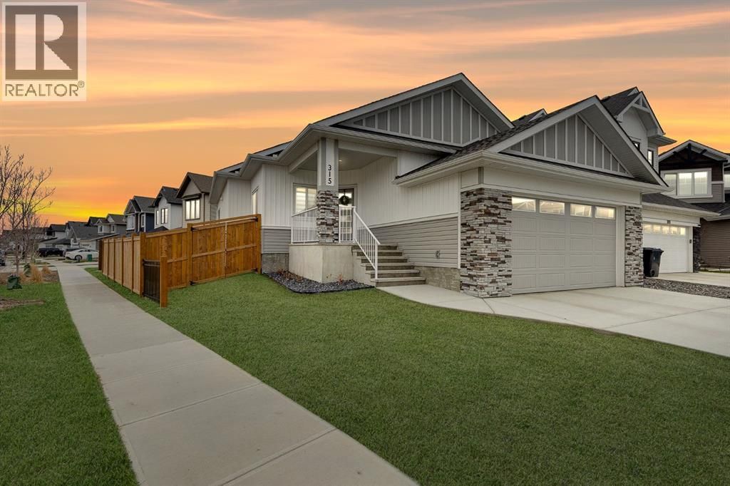 315 Monterey Place Se, High River