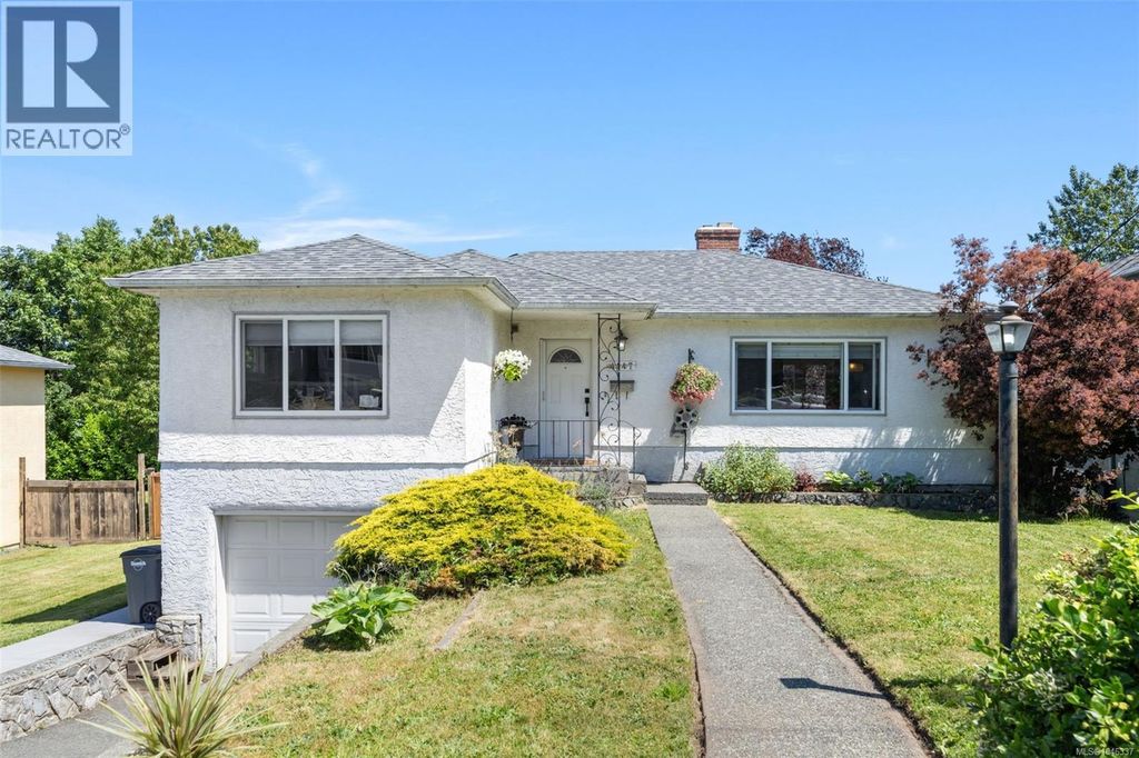 4147 Hawkes Ave, Saanich