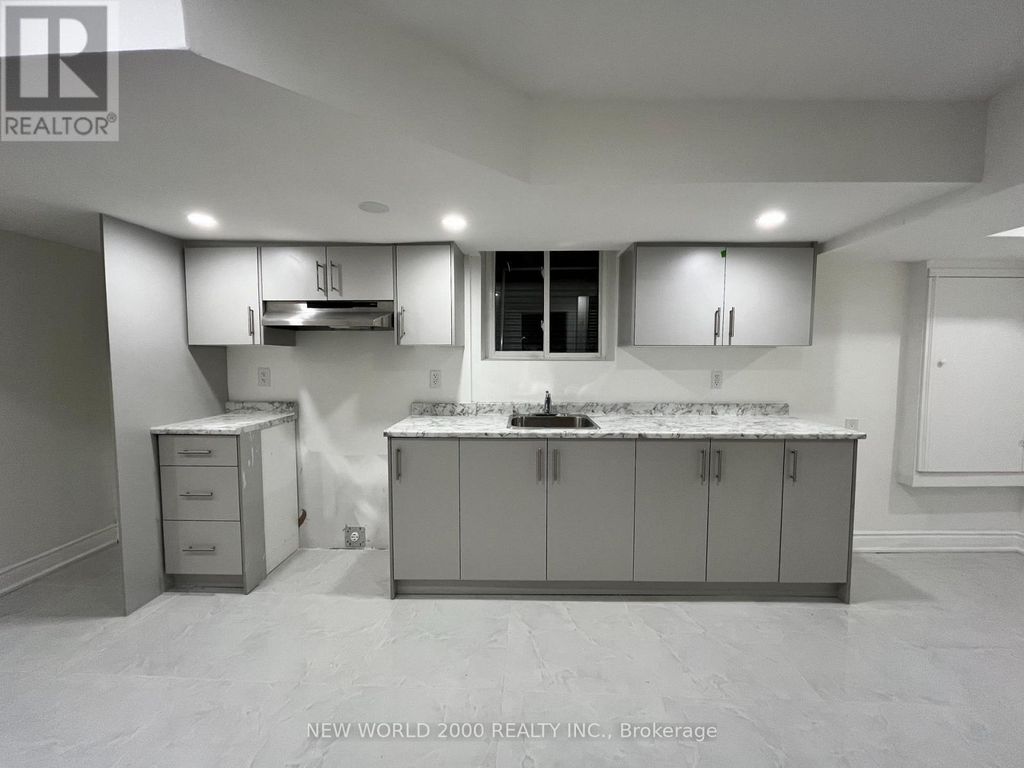 Bsmt - 4718 Centretown Way, Mississauga (hurontario)
