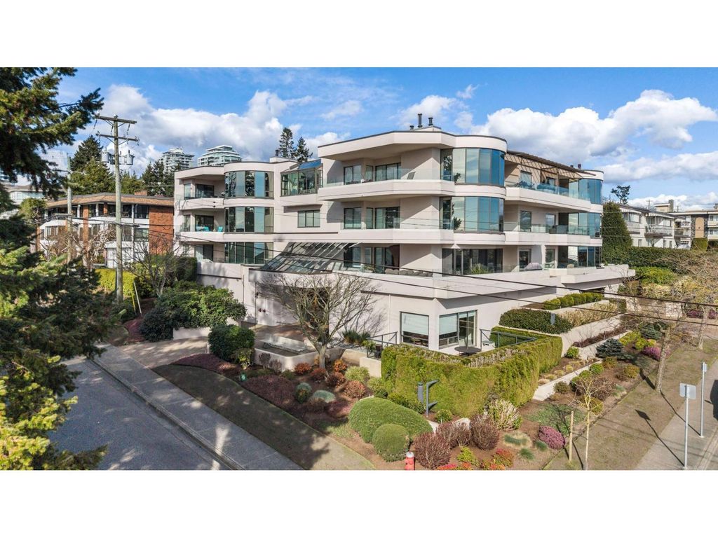 302 1250 Martin Street, White Rock