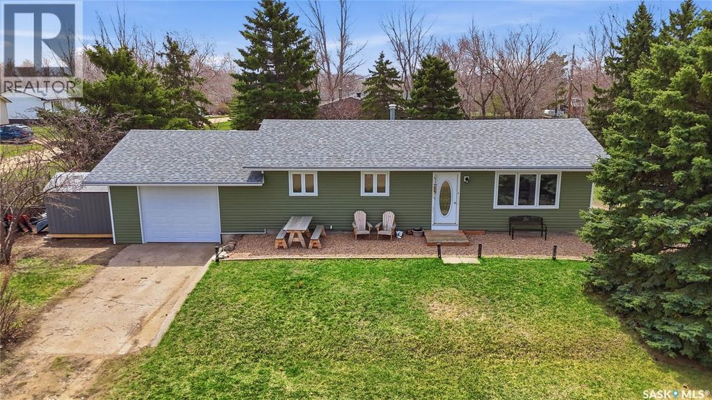 329 1st Avenue E, Mortlach