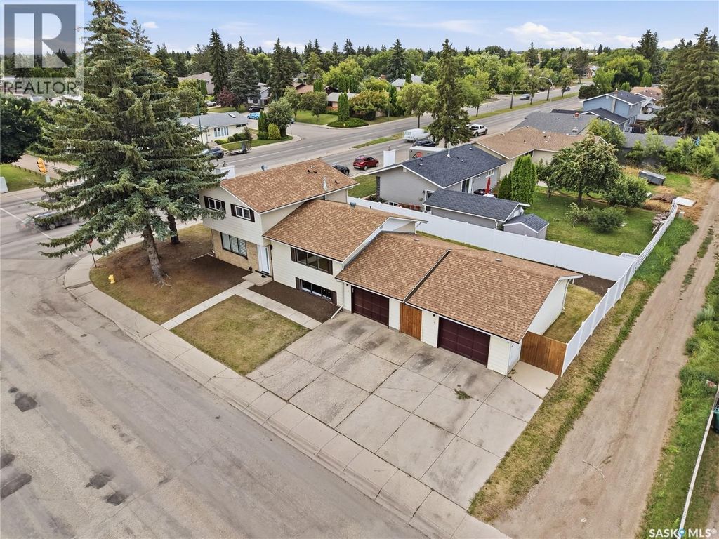 702 Mckercher Drive, Saskatoon