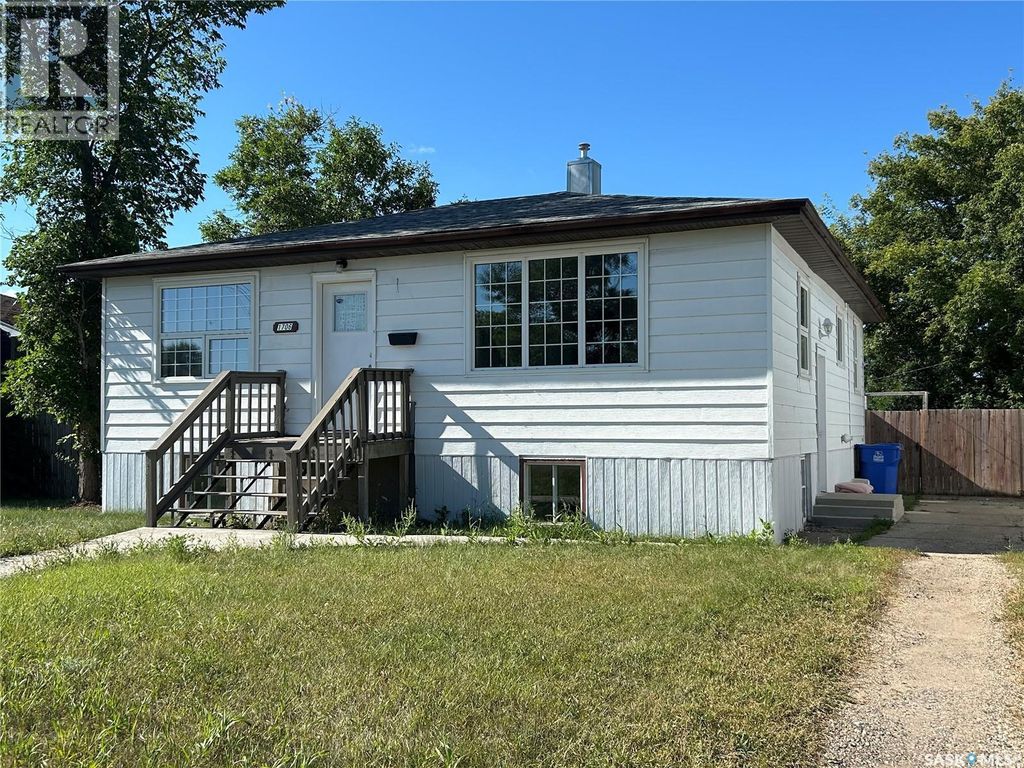 1706 2nd Street, Estevan