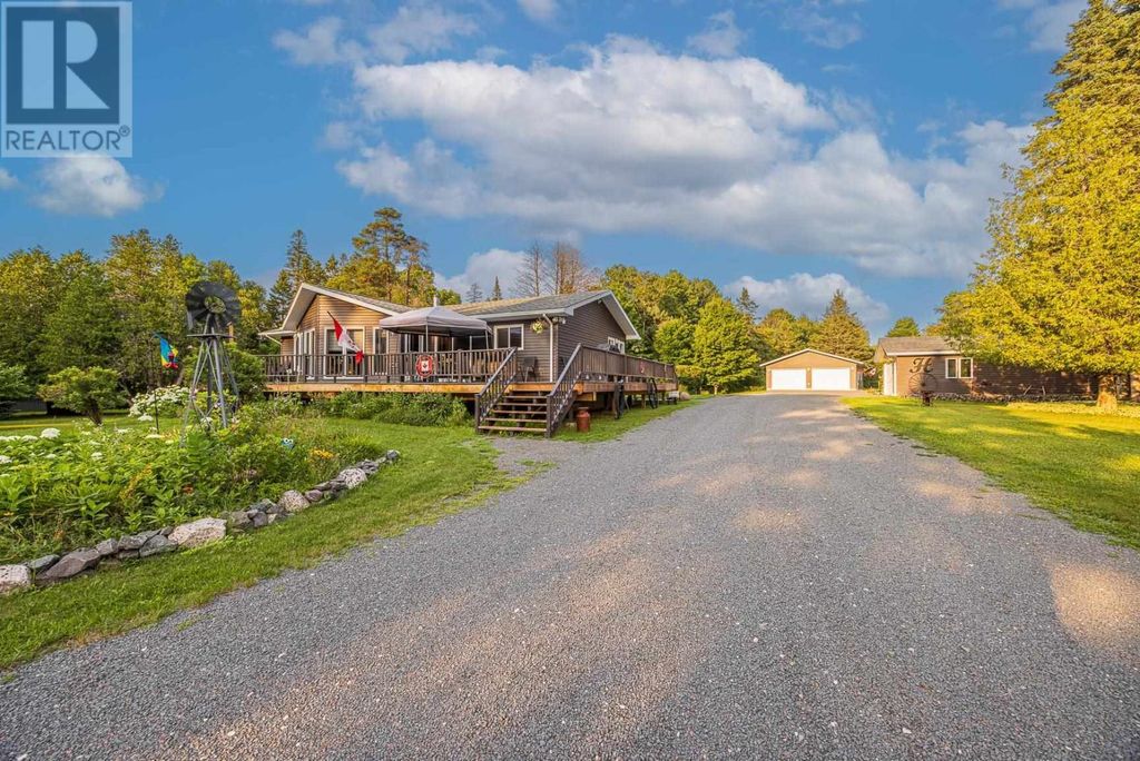 2032 20th Side Rd, Richard's Landing