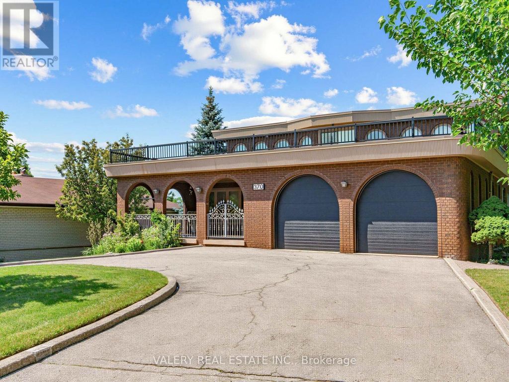 370 Maple Leaf Drive, Toronto (maple Leaf)