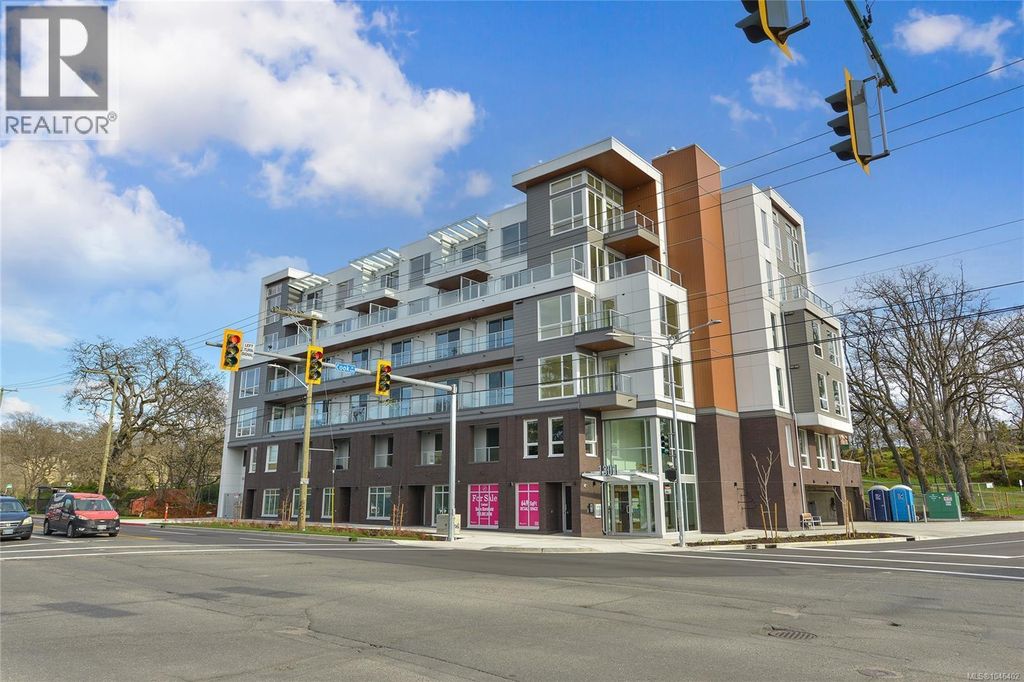 201 1301 Hillside Ave, Victoria