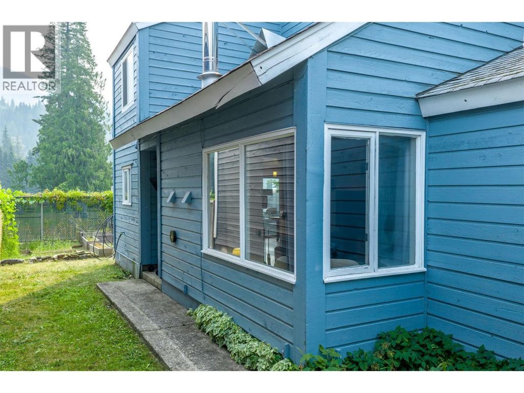 1852 Corbin Place, Revelstoke