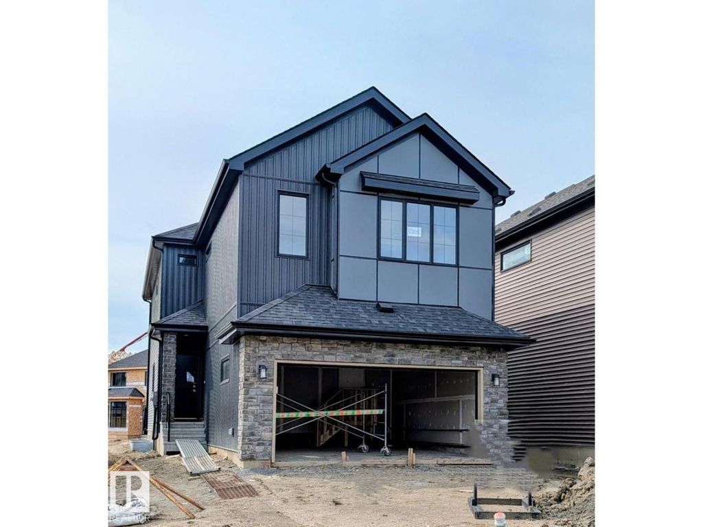 42 Chartres Cl W, St. Albert