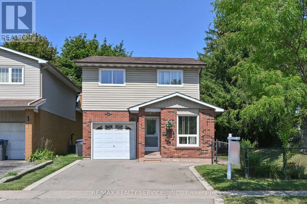 2 Lindridge Avenue, Brampton (westgate)