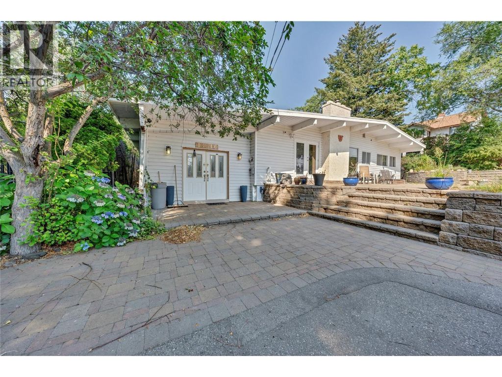 14416 Fisher Close, Summerland