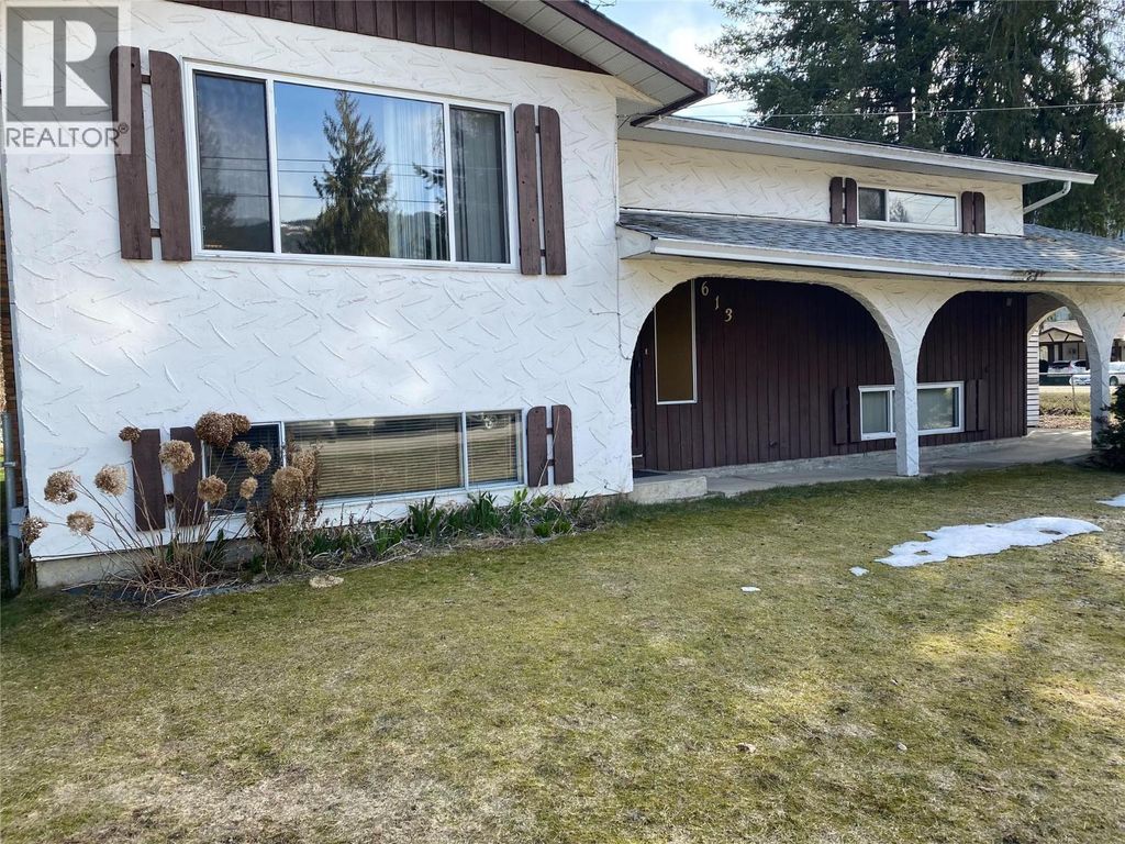 613 Forest Park Street, Sicamous